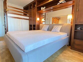 Schlafzimmer der Fewo Kati mit Doppelbett und Hochbett