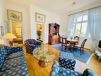 Ferienwohnung 9 direkt an der Heringsdorfer Promenade im klassischen Stil perfekt mit antiken Möbeln aus der Gründerzeit eingerichtet. 