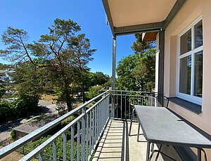 Balkon mit Möbeln in der Ferienwohnung Mine in Ahlbeck