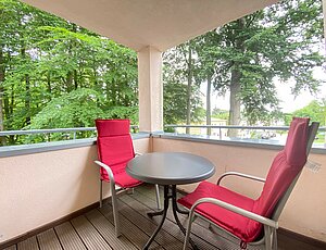 In der Neuen Villa Ernst gibt`s Urlaub auf Balkonien an der Ostsee mit Blick auf den Schloonsee